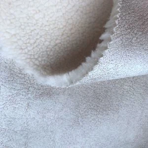 Pelle scamosciata bronzata con tessuto in pelliccia
